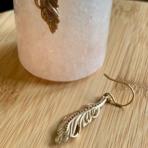 Stella&Dot feather detail secret treasure earrings - Picture 4 of 4